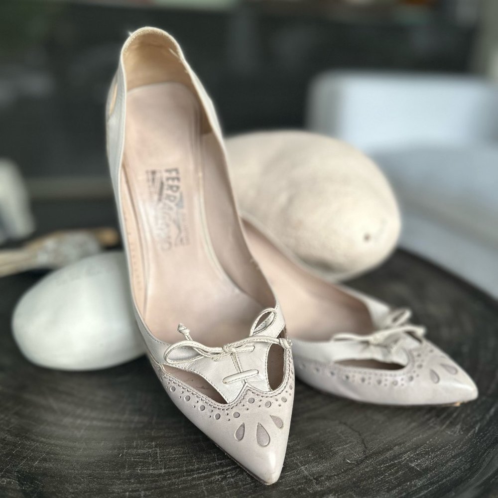 Authentic Salvatore Ferragamo Pumps - Classic Bicolor Style (Needs repair)